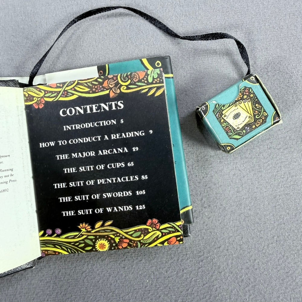 Tarot Nova Green Tarot Deck and Attached Pouch - Picture 3 of 7